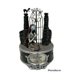 TIM BURTON'S THE NIGHTMARE BEFORE CHRISTMAS MUSICAL SALLY FIGURINE MUSIC BOX